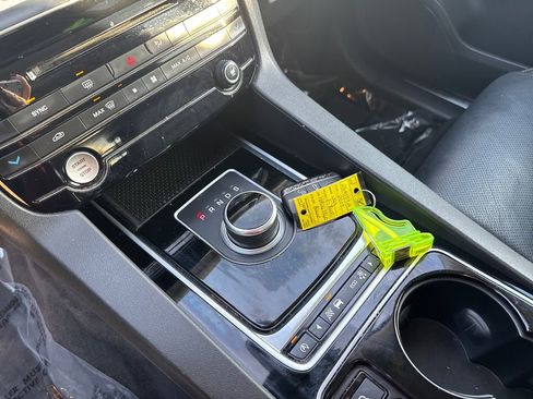 Used 2017 Jaguar F-PACE Prestige image 28