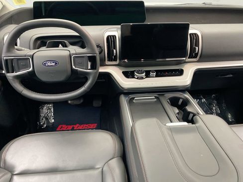 Used 2025 Ford Expedition Active AWD/4WD image 15