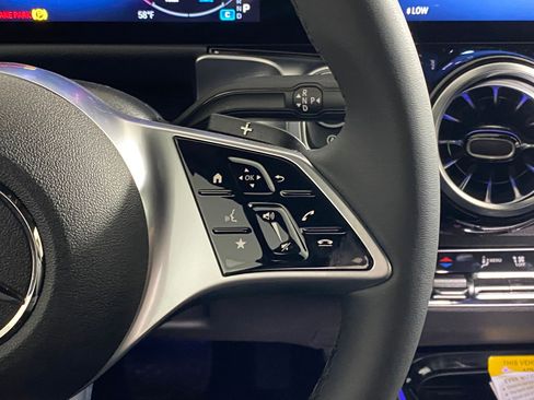 New 2025 Mercedes-Benz GLB 250 4MATIC image 28