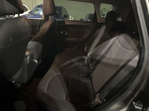 Used 2017 Kia Soul + image 36