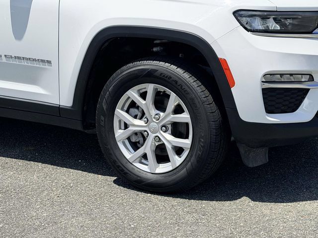Used 2023 Jeep Grand Cherokee Limited AWD/4WD image 7