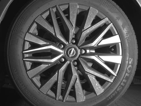 Used 2025 Nissan Altima 2.5 SV FWD image 14