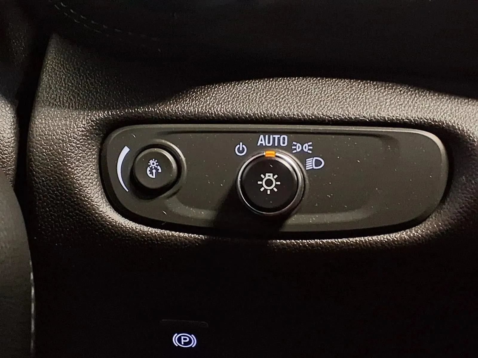 Used 2019 Chevrolet Blazer LT FWD image 27