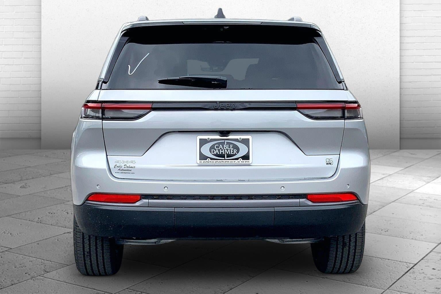 New 2026 Jeep Grand Cherokee Limited AWD/4WD image 4