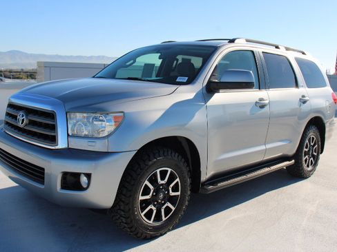 Used 2016 Toyota Sequoia SR5 image 7