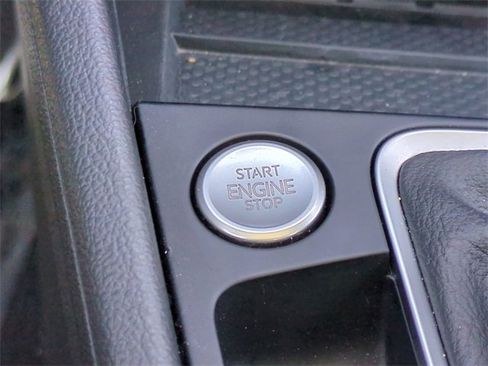 Used 2025 Volkswagen Jetta SE image 34