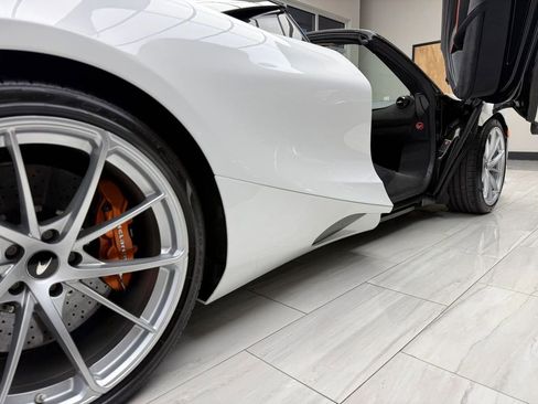 Used 2024 McLaren 750S Spider RWD image 38