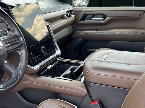 Used 2025 GMC Yukon Denali Ultimate AWD/4WD image 20