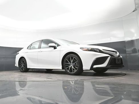 Used 2024 Toyota Camry SE FWD image 27