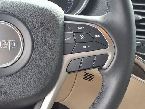 Used 2018 Jeep Grand Cherokee Limited image 19