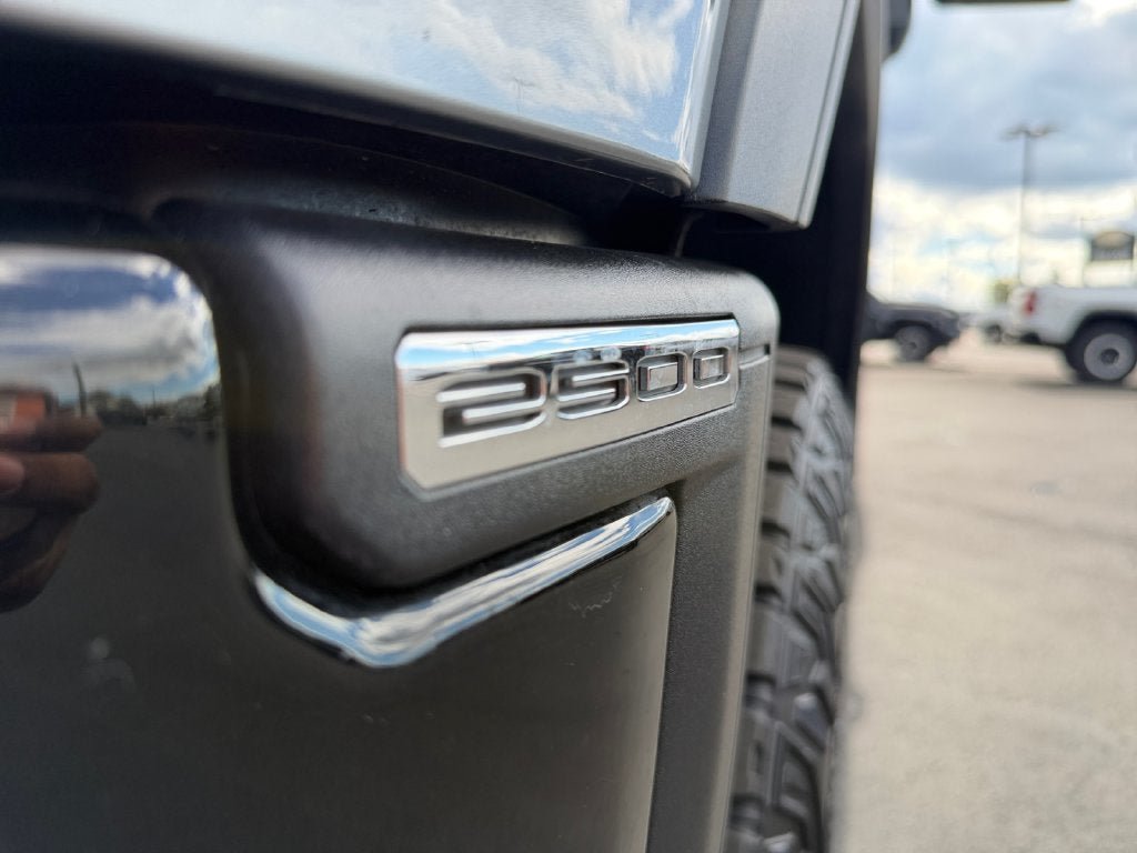 Used 2025 GMC Sierra 2500 AT4X AWD/4WD image 35