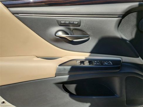 Used 2020 Lexus ES 350 w/ Premium Package image 23