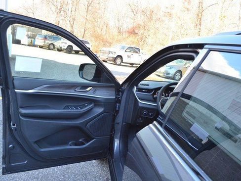 New 2025 Jeep Grand Cherokee Limited image 12