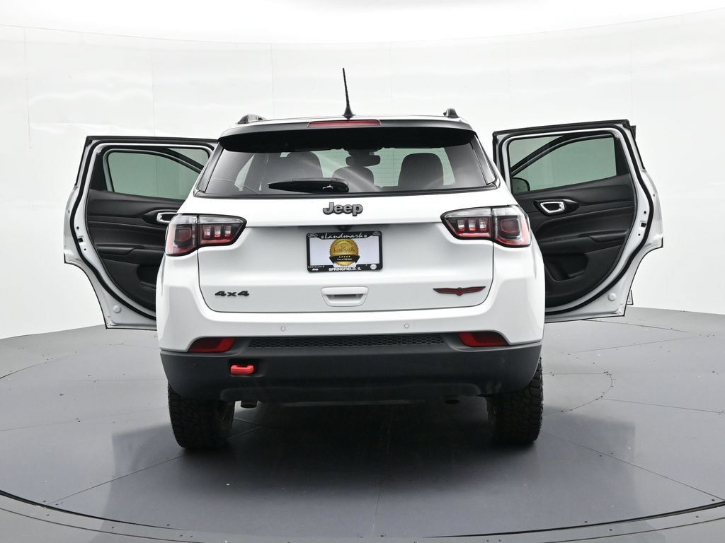 Used 2025 Jeep Compass Trailhawk AWD/4WD image 25