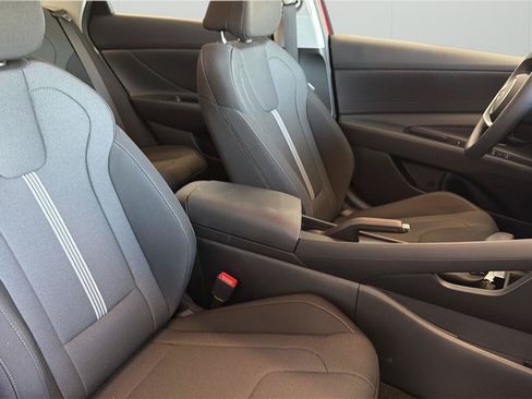 Certified 2026 Hyundai Elantra SE FWD image 12