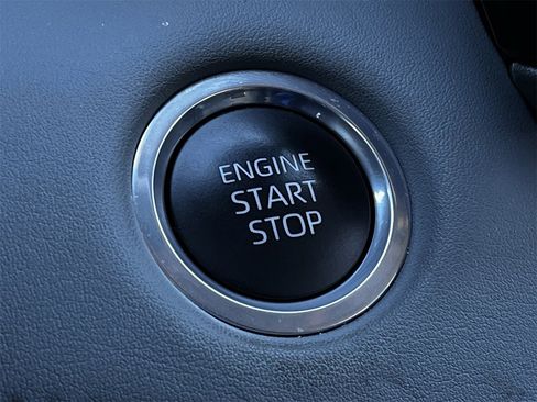 Used 2024 Toyota Highlander Limited image 19