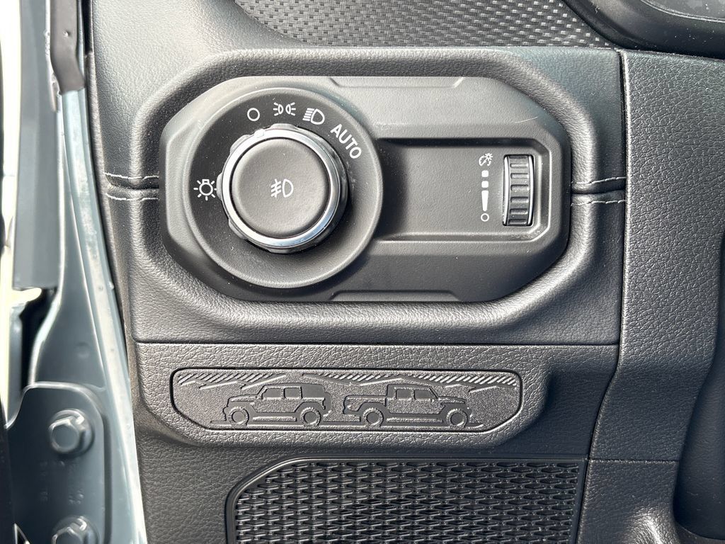 Used 2025 Jeep Wrangler Unlimited Rubicon AWD/4WD image 48