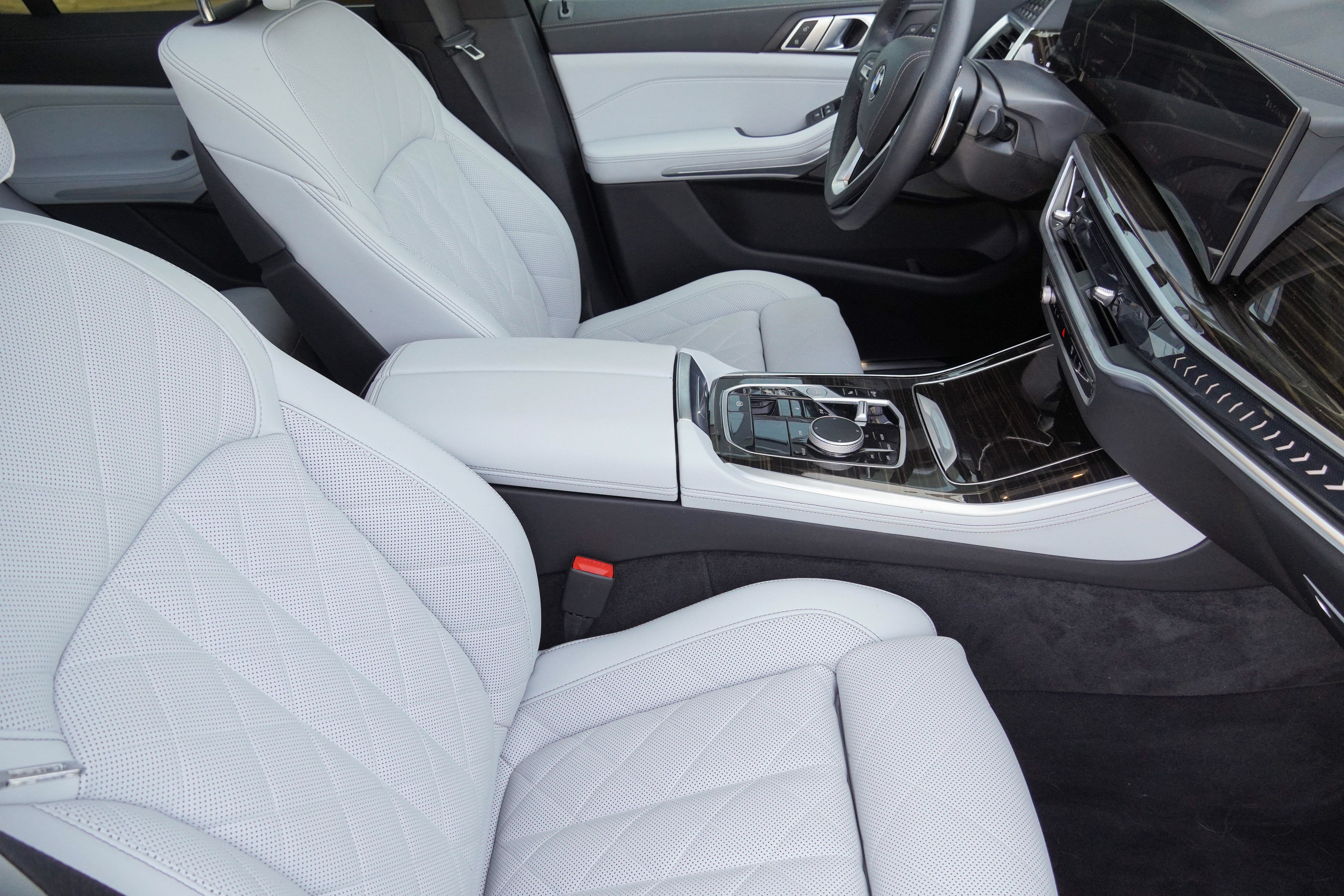 Certified 2025 BMW X5 sDrive40i w/ Climate Comfort Package RWD image 9
