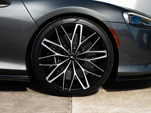 Used 2021 McLaren GT image 30