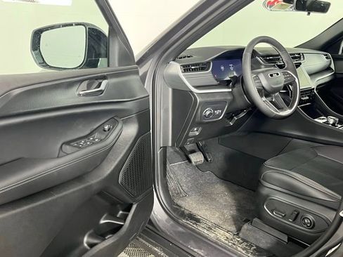 New 2025 Jeep Grand Cherokee Laredo image 22