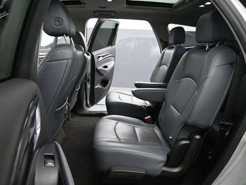 Used 2019 Buick Enclave Essence FWD image 18