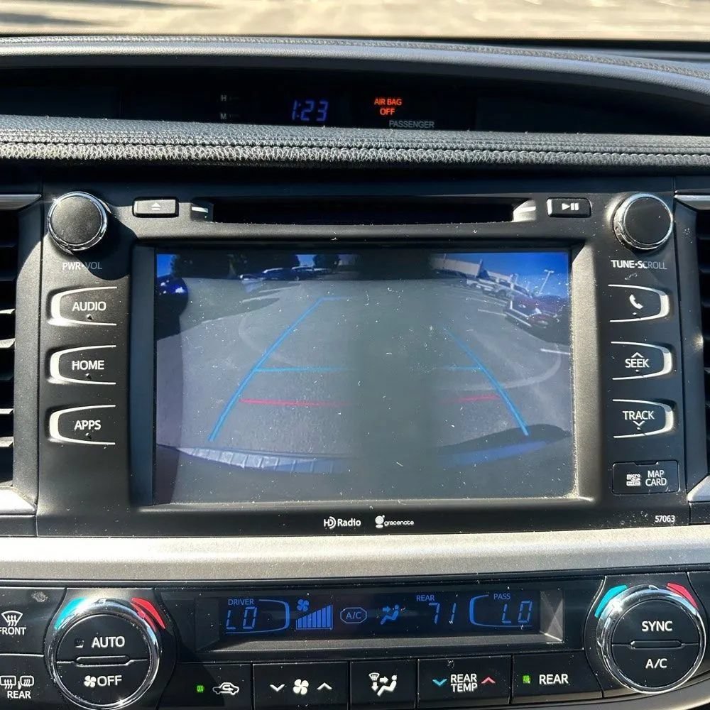 Used 2014 Toyota Highlander XLE AWD/4WD image 24