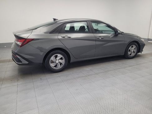 Used 2025 Hyundai Elantra SE FWD image 10