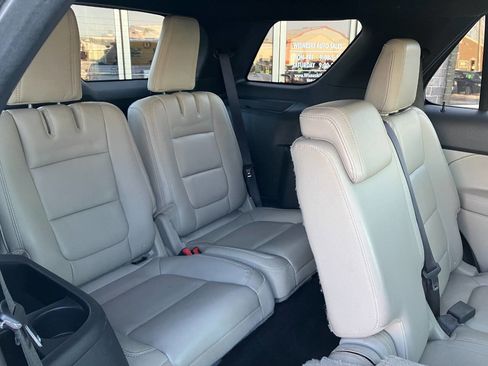 Used 2013 Ford Explorer XLT image 17