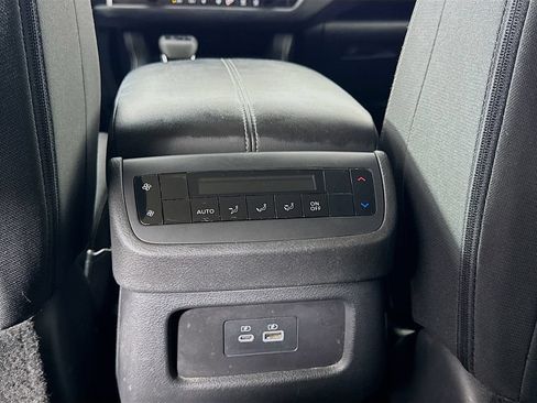 Used 2024 Nissan Pathfinder SV FWD image 33