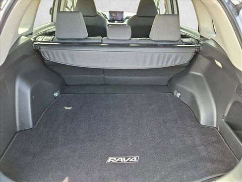 Used 2023 Toyota RAV4 XLE AWD/4WD image 17