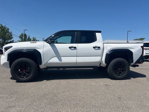 Used 2025 Toyota Tacoma TRD Pro AWD/4WD image 2
