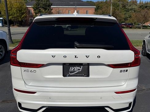 Used 2024 Volvo XC60 B5 Plus Dark w/ Climate Package image 5