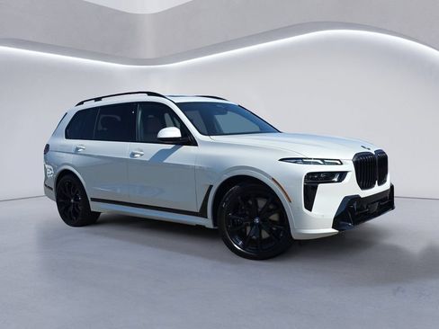 New 2027 BMW X7 xDrive40i w/ M Sport Package AWD/4WD image 2