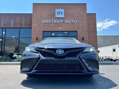 Used 2023 Toyota Camry SE FWD image 2