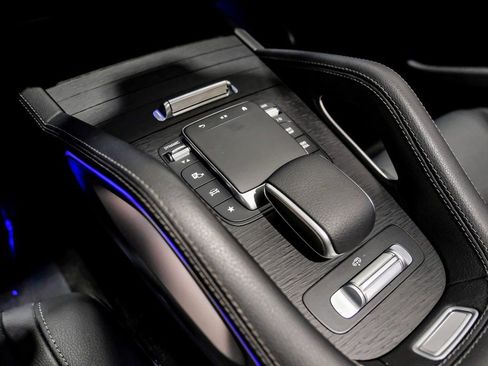 Used 2024 Mercedes-Benz GLS 450 4MATIC image 23