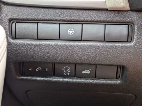 Used 2024 Nissan Rogue SL FWD image 29