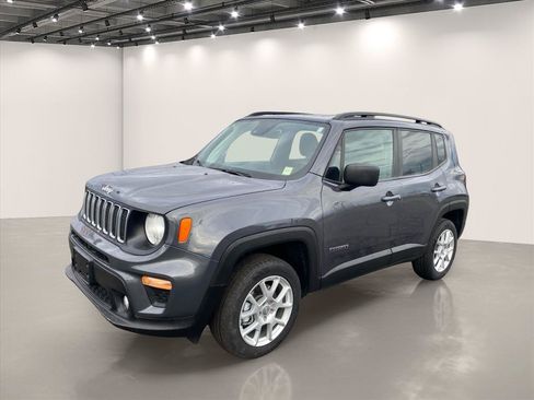 Certified 2023 Jeep Renegade Latitude w/ Premium Group AWD/4WD image 3