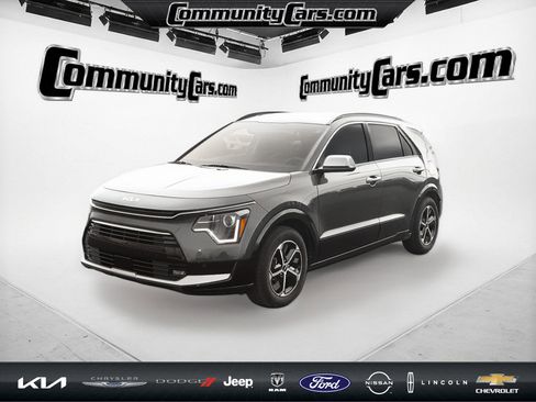 Certified 2025 Kia Niro SX image 2