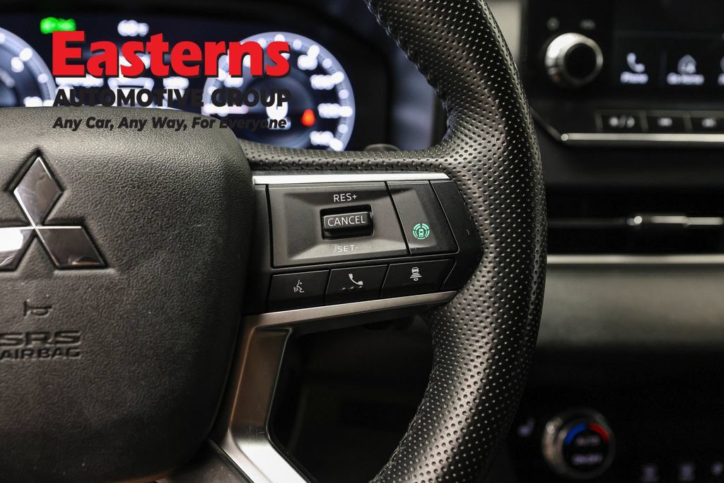 Used 2023 Mitsubishi Outlander SE AWD/4WD image 18