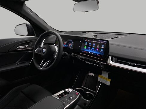 New 2026 BMW X2 xDrive28i AWD/4WD image 18