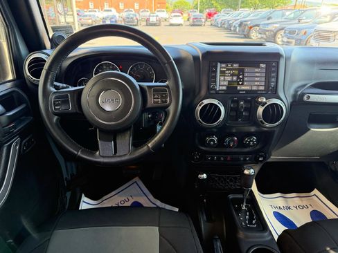 Used 2014 Jeep Wrangler Unlimited Sahara AWD/4WD image 12