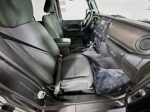 Used 2018 Jeep Wrangler Unlimited Sport AWD/4WD image 29