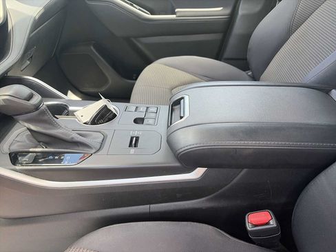 Used 2023 Toyota Highlander L FWD image 21