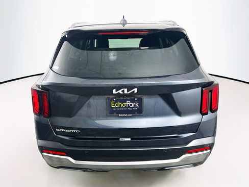 Used 2024 Kia Sorento S image 7