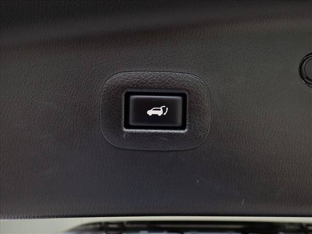 Used 2017 Nissan Armada Platinum w/ Captain Seat Package AWD/4WD image 9