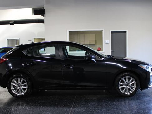 Used 2016 MAZDA MAZDA3 i Sport w/ Preferred Equipment Package FWD image 2