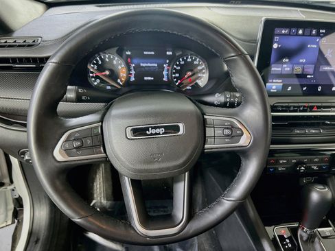 Used 2022 Jeep Compass Latitude w/ Sun and Sound Group AWD/4WD image 11