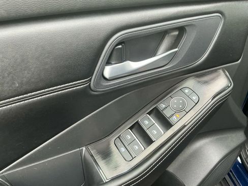 Used 2026 Nissan Rogue SL image 16