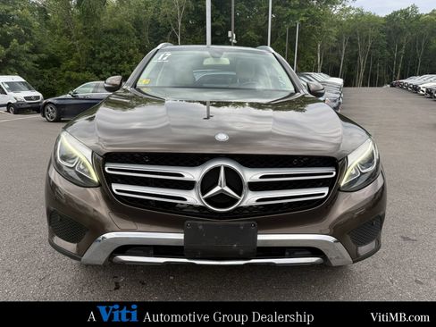 Used 2017 Mercedes-Benz GLC 300 4MATIC image 3