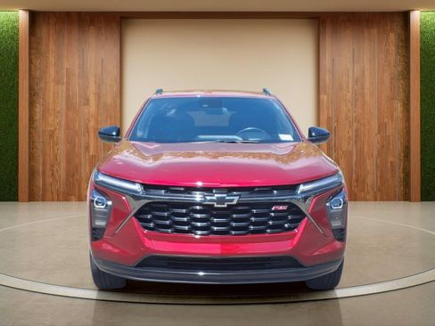 Certified 2025 Chevrolet Trax RS w/ Driver Confidence Package FWD image 2